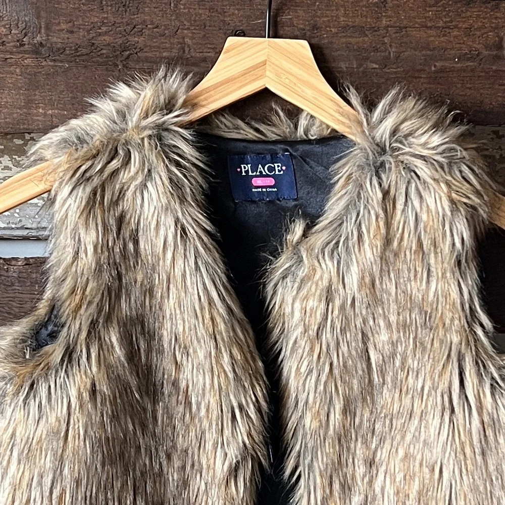 CHILDRENS PLACE Girls Faux Fur Vest XL